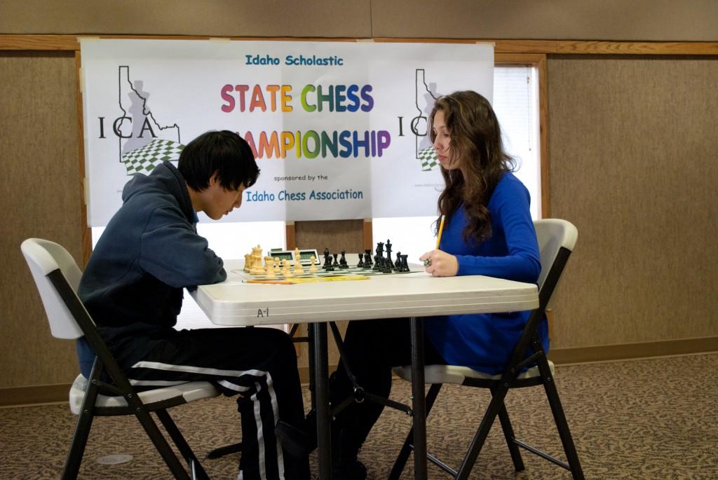 Nathan Jiang (left) vs. Savanna Naccarato (right) at the 2013 Idaho Scholastic Championship. Photo credit: Jeff Roland